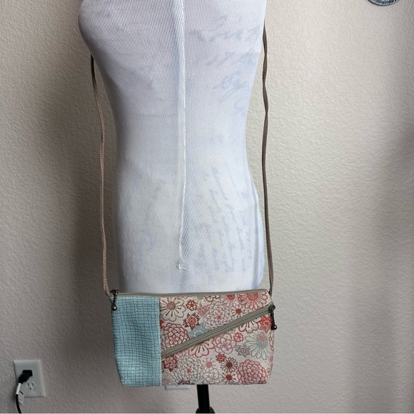 Maruca Tomboy Crossbody Bag Floral Tapestry Handbag Handmade Colorado Brand New - Picture 6 of 9